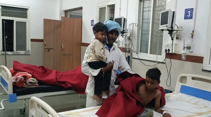 …ओर किसान पर मधु मक्खियों के झुंड ने किया हमला ,तीन लोग बुरी तरह घायल…देखे पूरी खबर