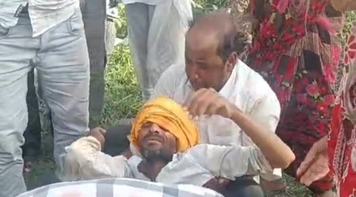 पांढुर्णा : दो बाइक की टक्कर ,एक घायल को ले गए परिजन ,तड़पता रहा दूसरा घायल,जाने कैसे हुई घटना