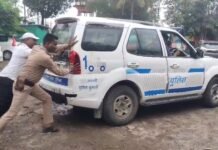 पांढुर्णा: सौसर डायल 100 को ” चल यार धक्का मार ” -देखे वीडियो…