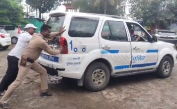 पांढुर्णा: सौसर डायल 100 को ” चल यार धक्का मार ” -देखे वीडियो…