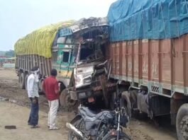 पांढुर्णा: ट्रक के ब्रेक फेल -खड़े ट्रक में घुसा ट्रक , कैबिन में फंसा ड्राइवर -देखे पूरी खबर…