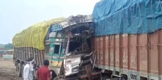 पांढुर्णा: ट्रक के ब्रेक फेल -खड़े ट्रक में घुसा ट्रक , कैबिन में फंसा ड्राइवर -देखे पूरी खबर…